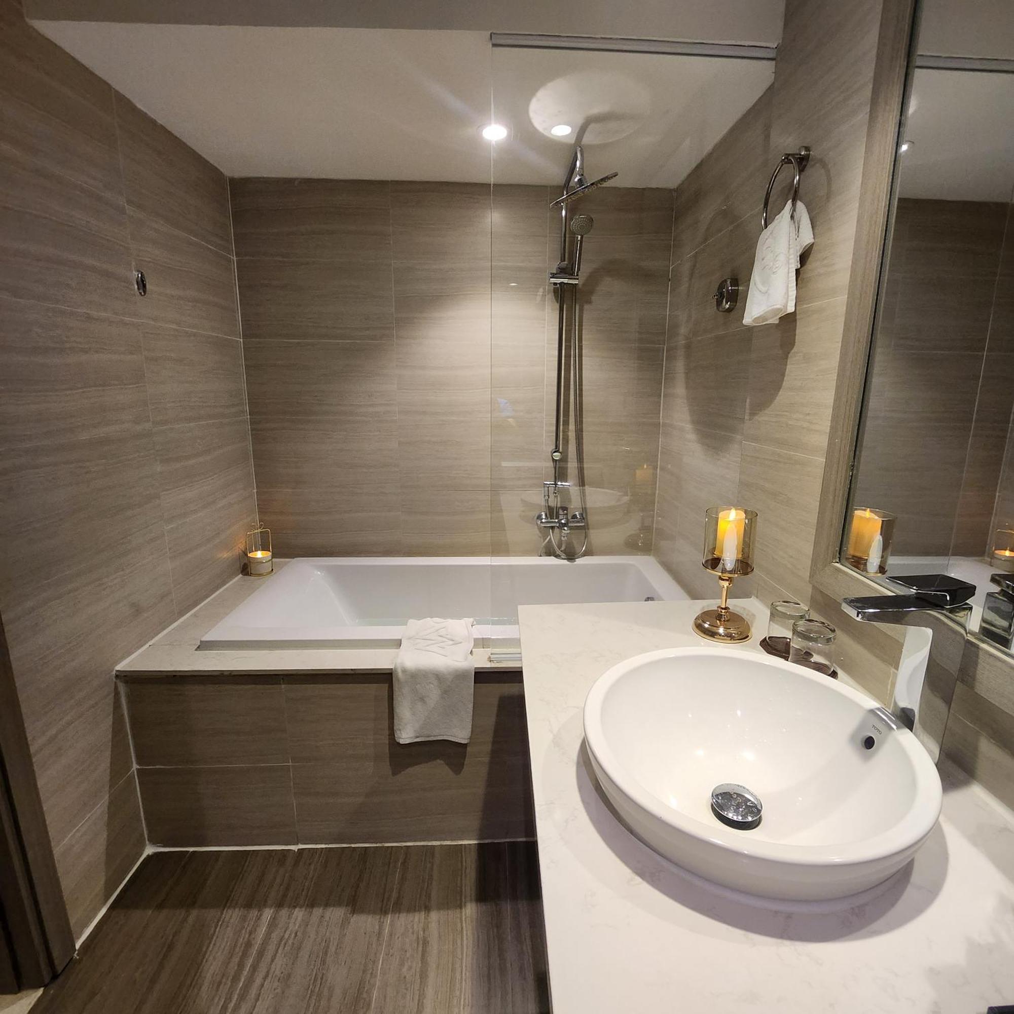 เดอะ เอ็มซีอาร์ ลักชัวรี ยา จาง โฮเต็ล Hotel ญาจาง ภายนอก รูปภาพ