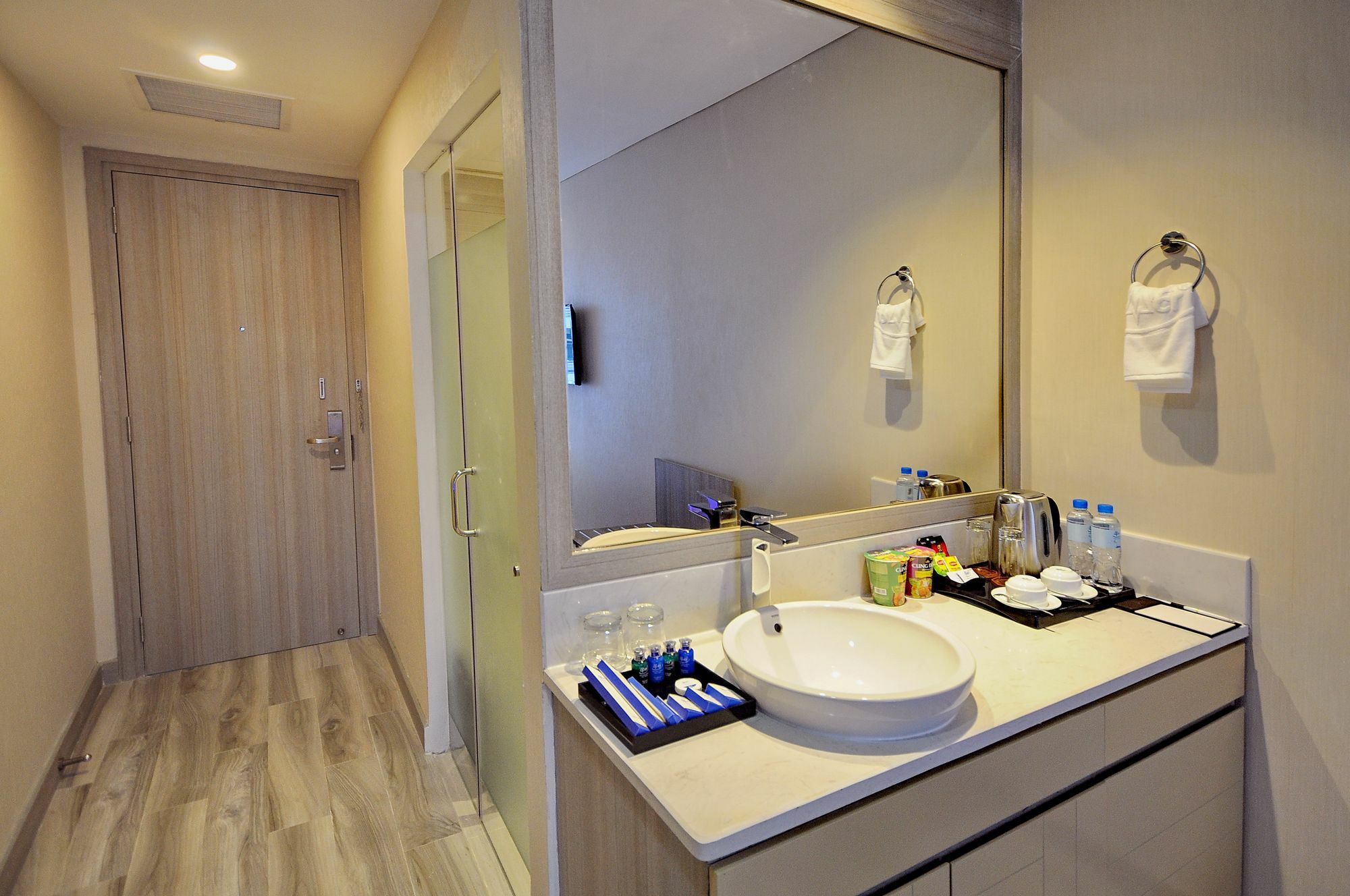 เดอะ เอ็มซีอาร์ ลักชัวรี ยา จาง โฮเต็ล Hotel ญาจาง ภายนอก รูปภาพ