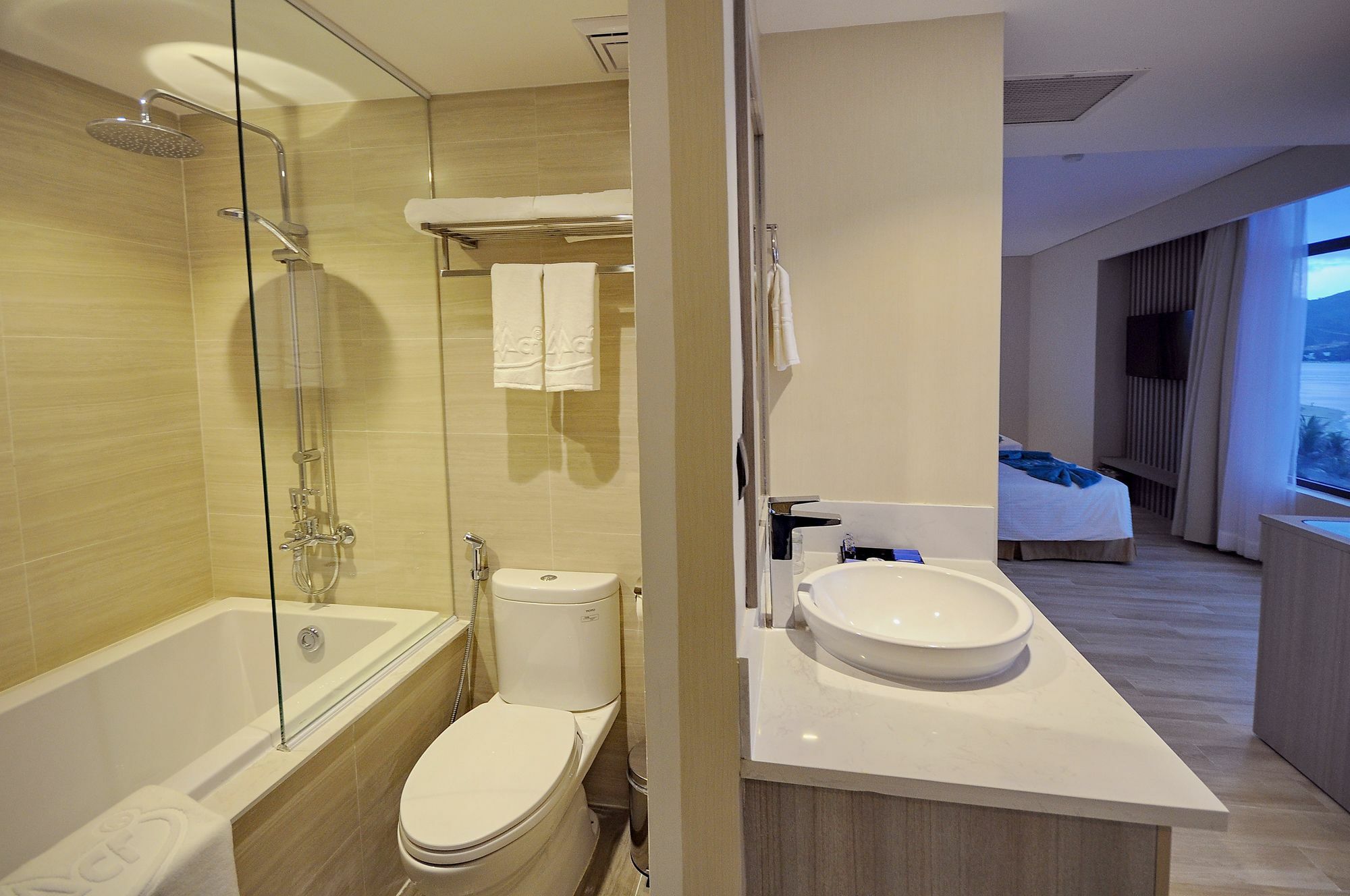 เดอะ เอ็มซีอาร์ ลักชัวรี ยา จาง โฮเต็ล Hotel ญาจาง ภายนอก รูปภาพ